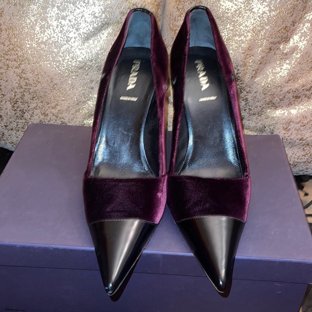 ((SOLD)) Pre-Loved Prada Pumps with box